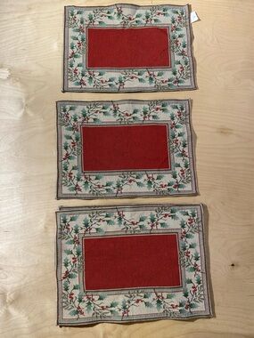 Windham Home Set of 4 Holiday Holly Red Placements (RD)